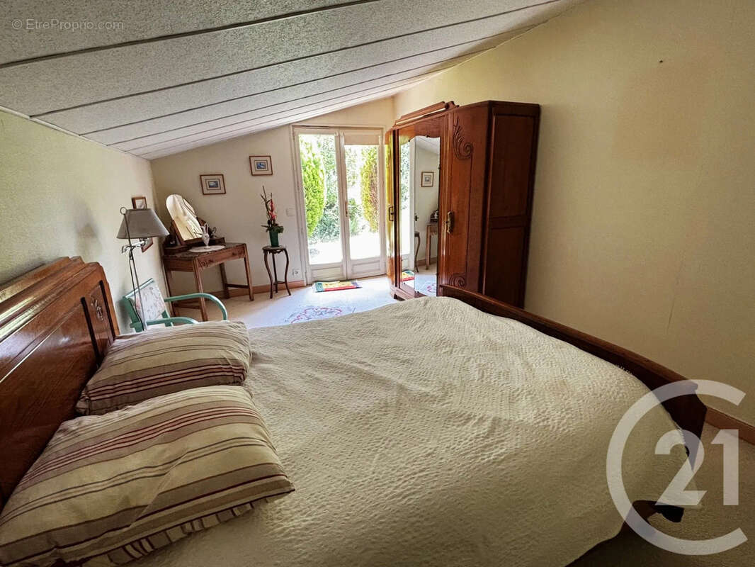 Maison 170 m² à Vigoulet-Auzil  - photo 14