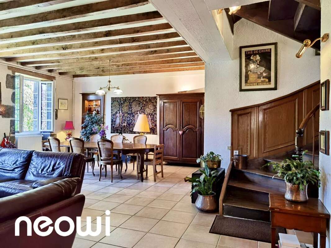 Maison à VIC-SUR-CERE