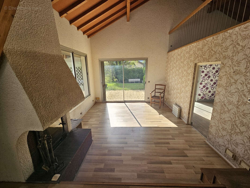 Maison à AVIGNON-LES-SAINT-CLAUDE