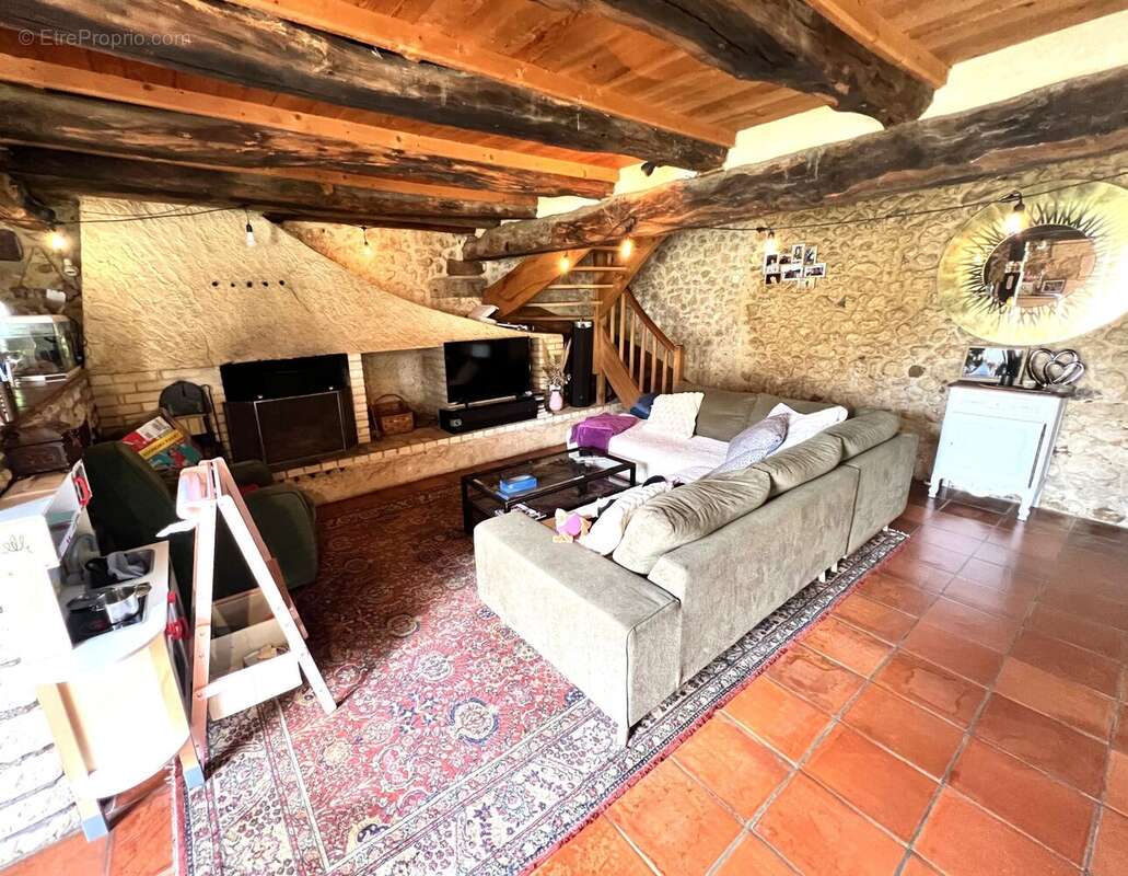 Maison à SAINT-AMAND-DE-VERGT