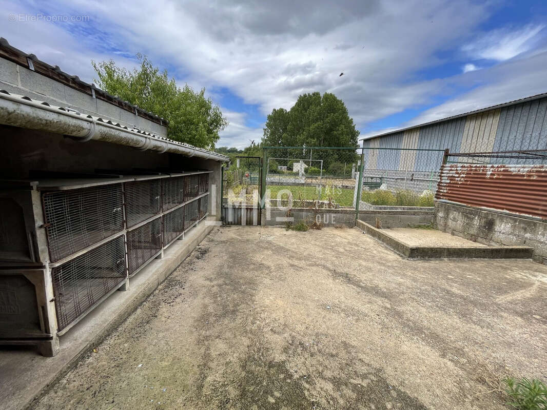 Maison à LA CHAPELLE-HUON