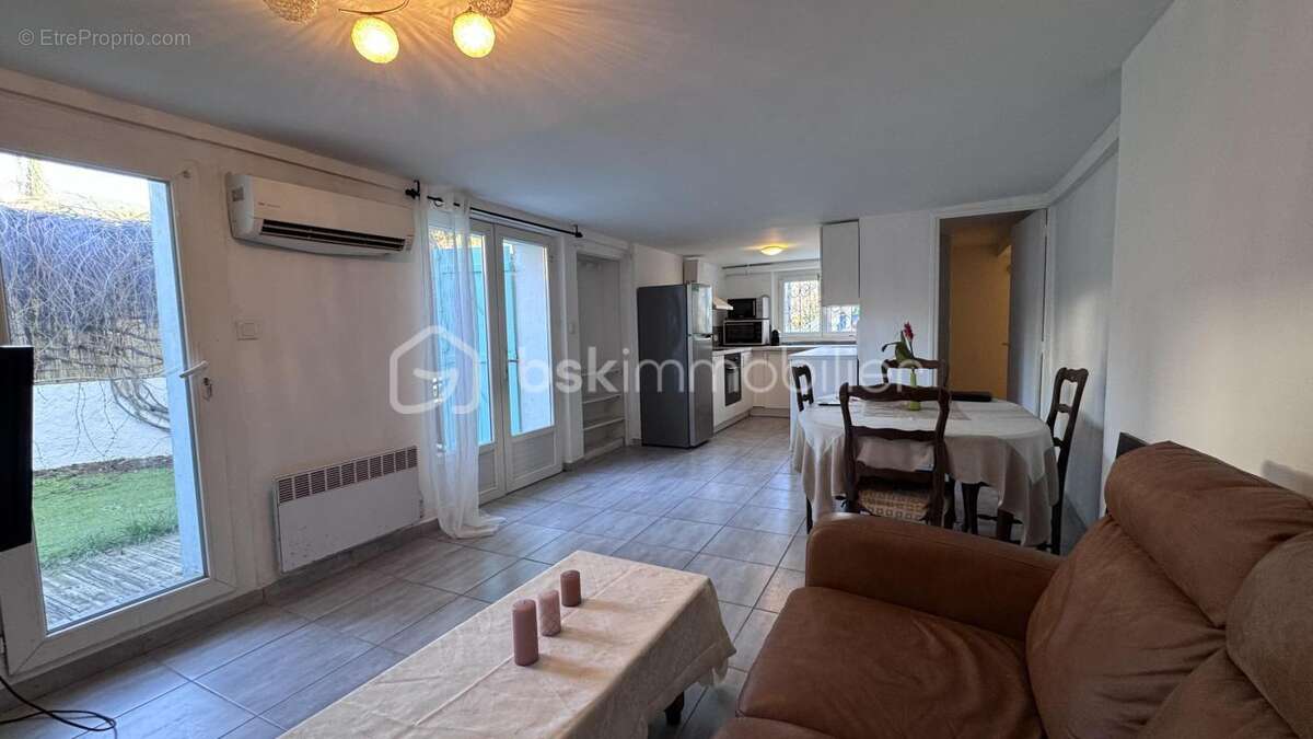 Appartement à LE REVEST-LES-EAUX