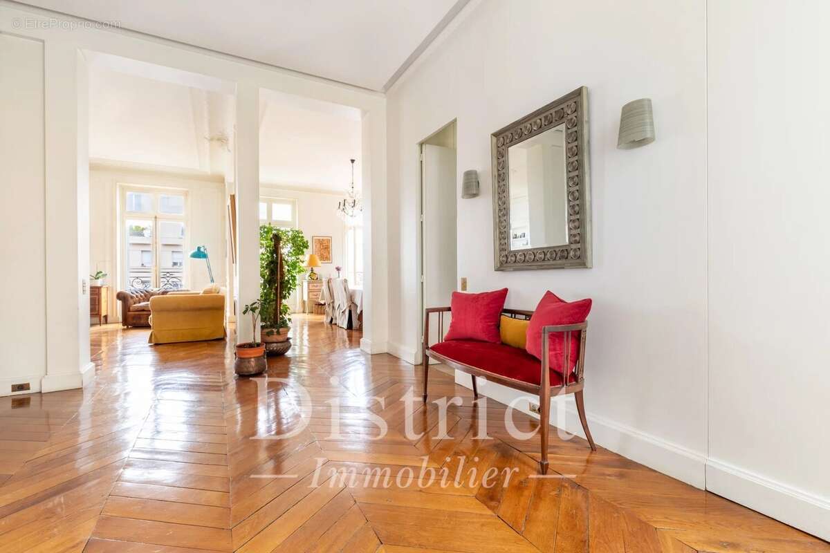 Appartement à PARIS-8E