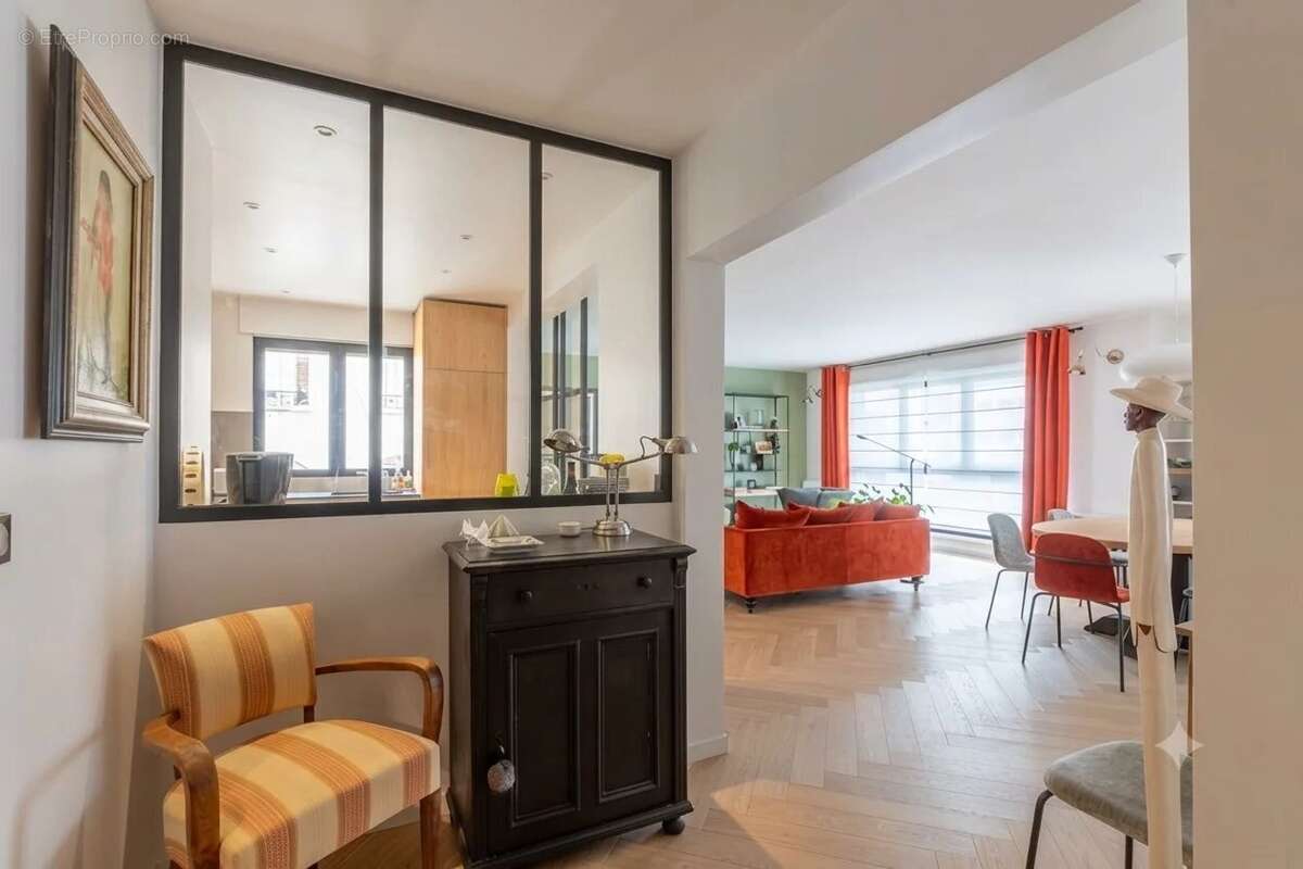 Appartement à PARIS-16E