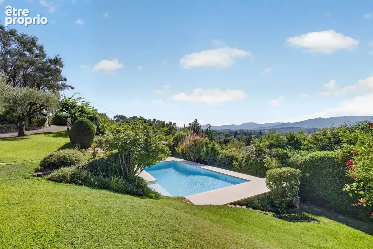 Mougins – Élégante propriété rénovée avec piscine au cœur d’un jardin paysager - photo 2