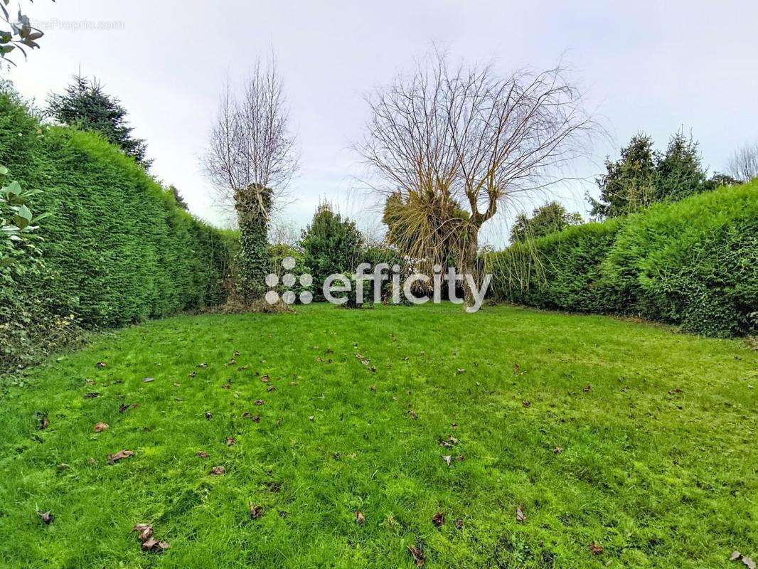 Maison à LE MESNIL-AUBRY