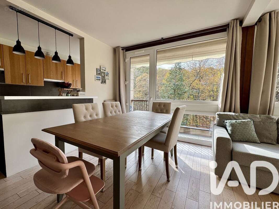 Photo 5 - Appartement à LA CELLE-SAINT-CLOUD