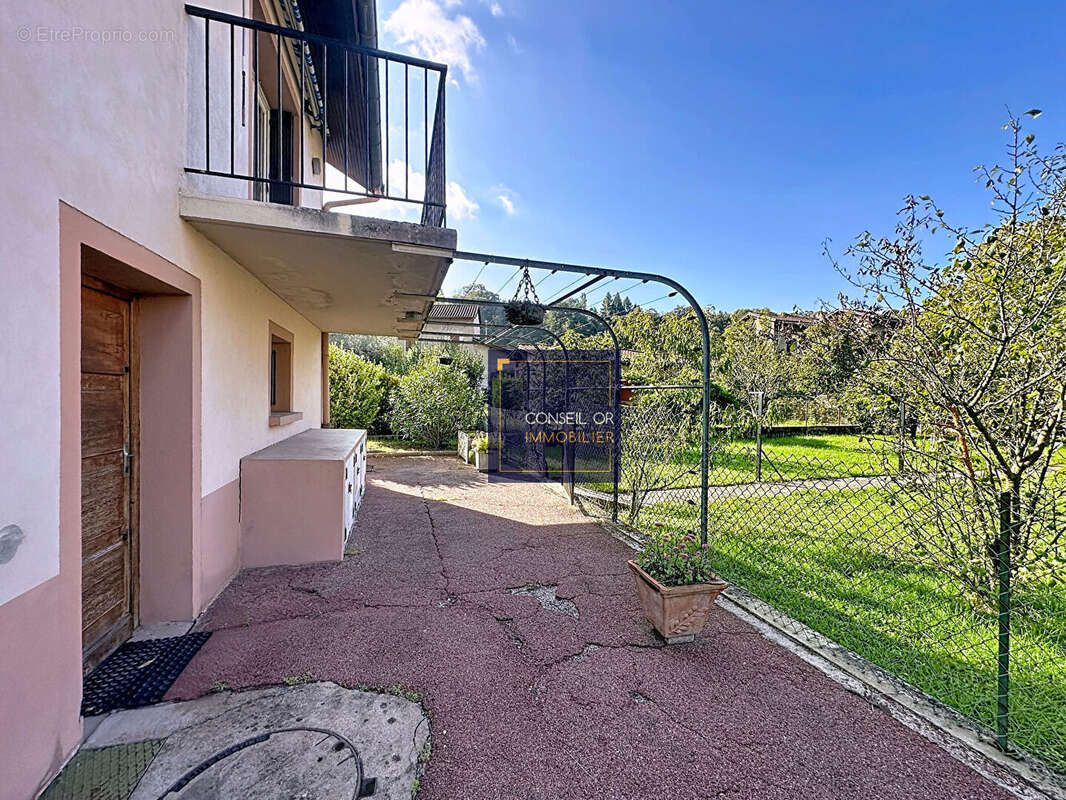 Maison à SAINTE-FOY-LES-LYON