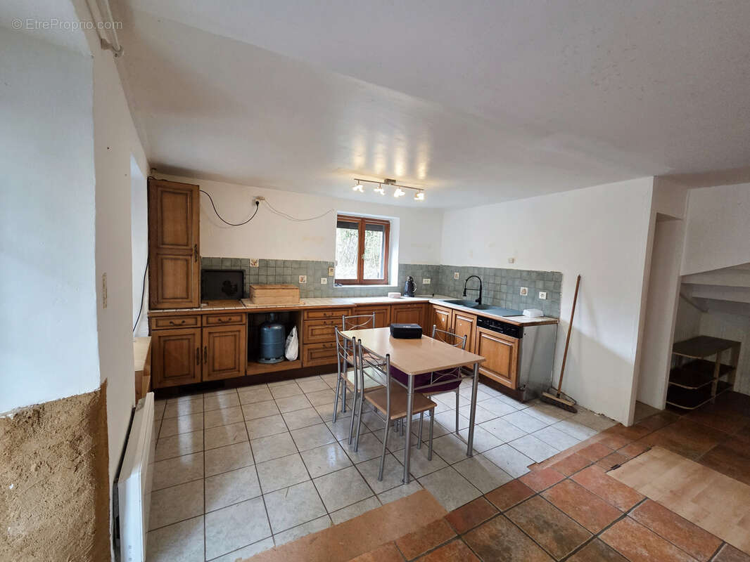 Autre à CHAMPAGNAC-LE-VIEUX