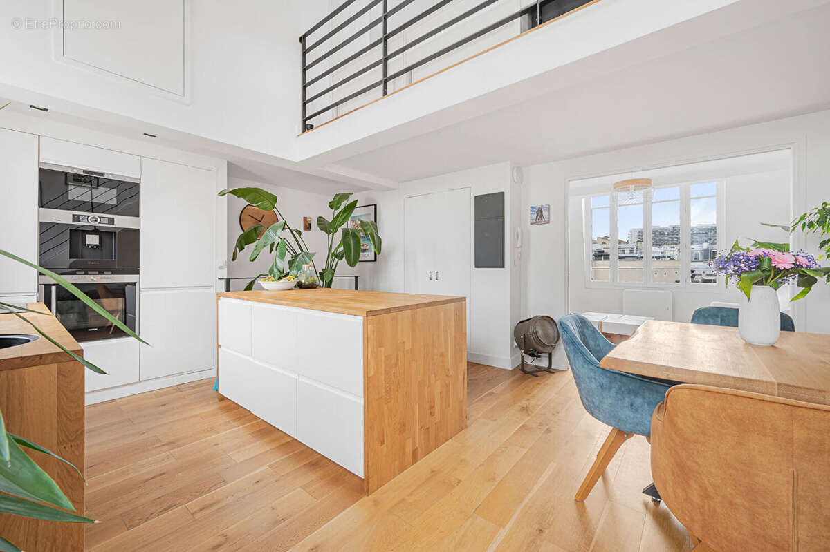 Appartement à PARIS-14E