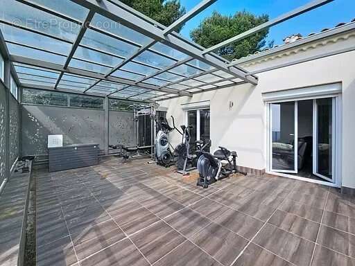 Maison à SAINT-LAURENT-DU-VAR