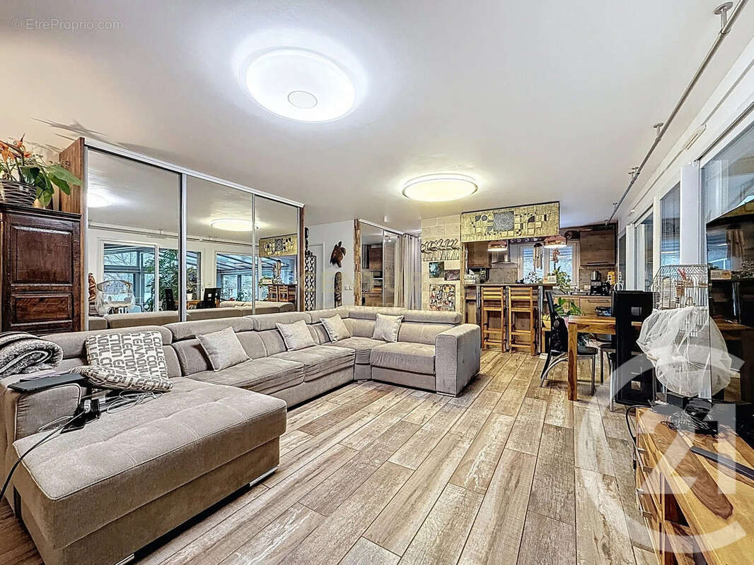 Maison 165 m² à Saint-Alban-De-Roche  - photo 3