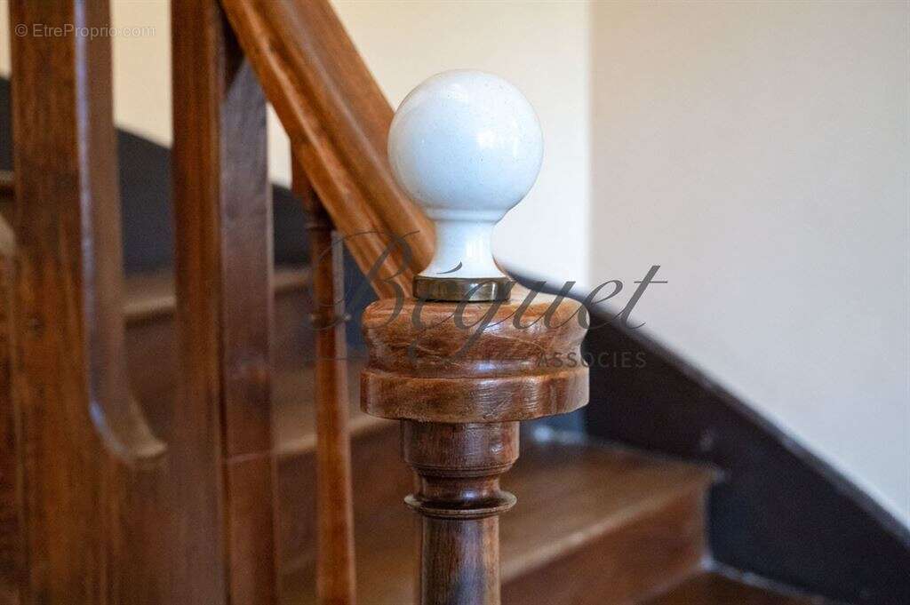 Maison à FAYE-LA-VINEUSE