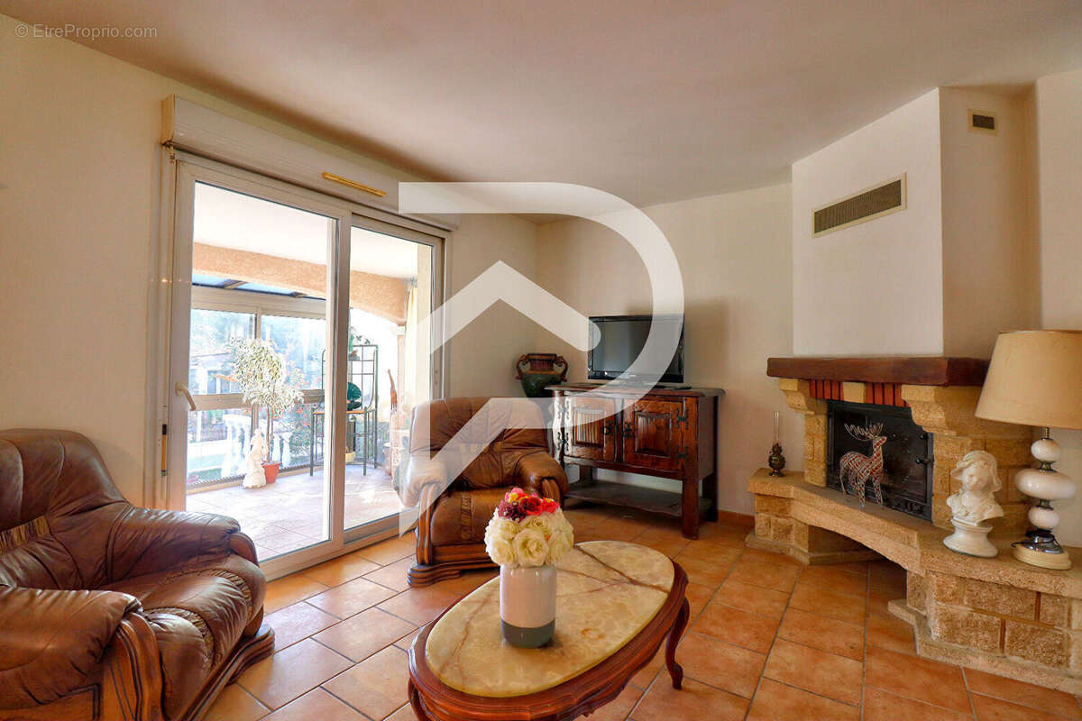 Maison à VINON-SUR-VERDON