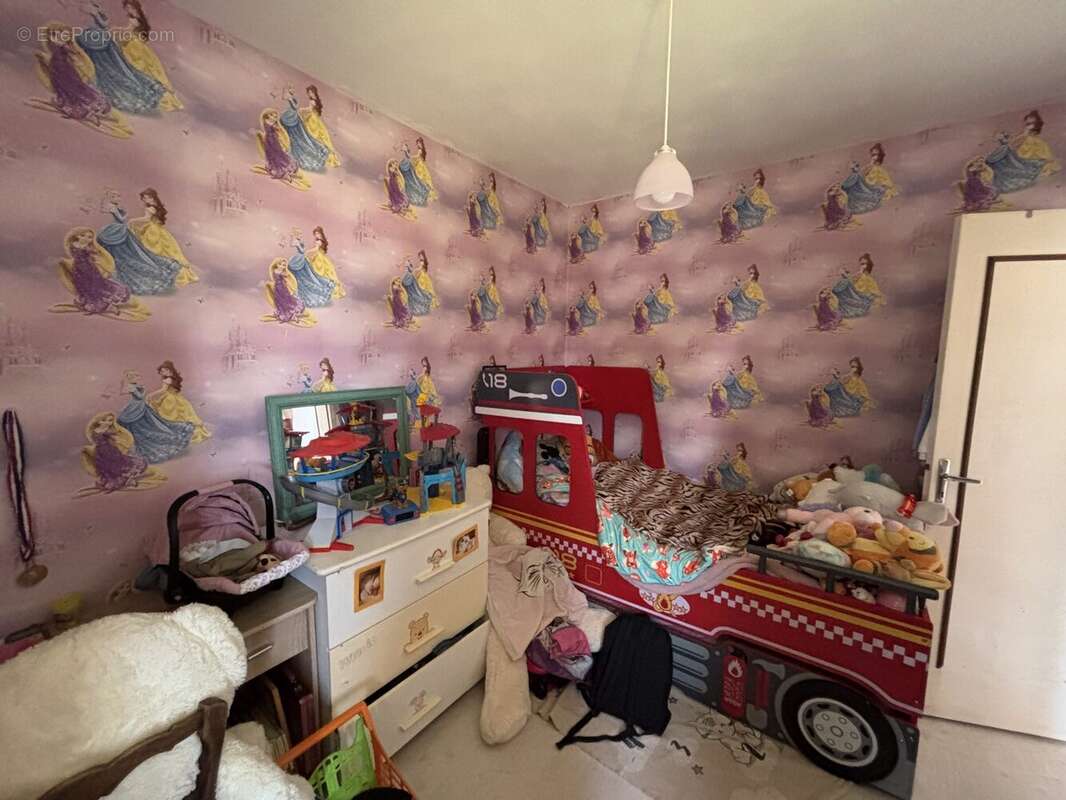 Chambre 2 étage - Maison à LANOBRE