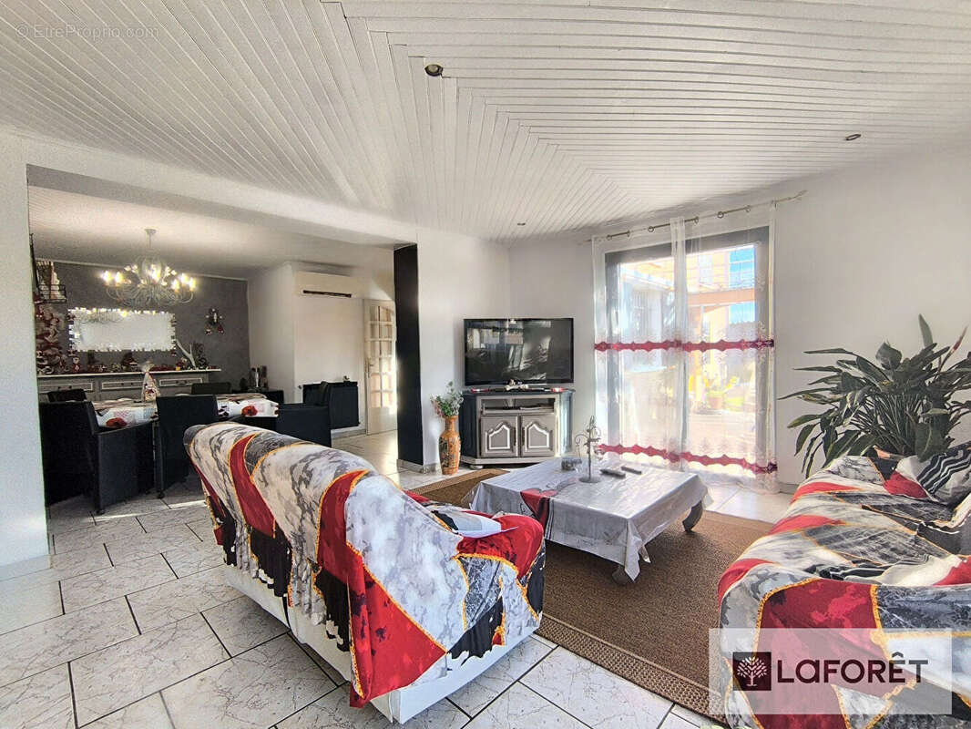 Maison à JONQUIERES