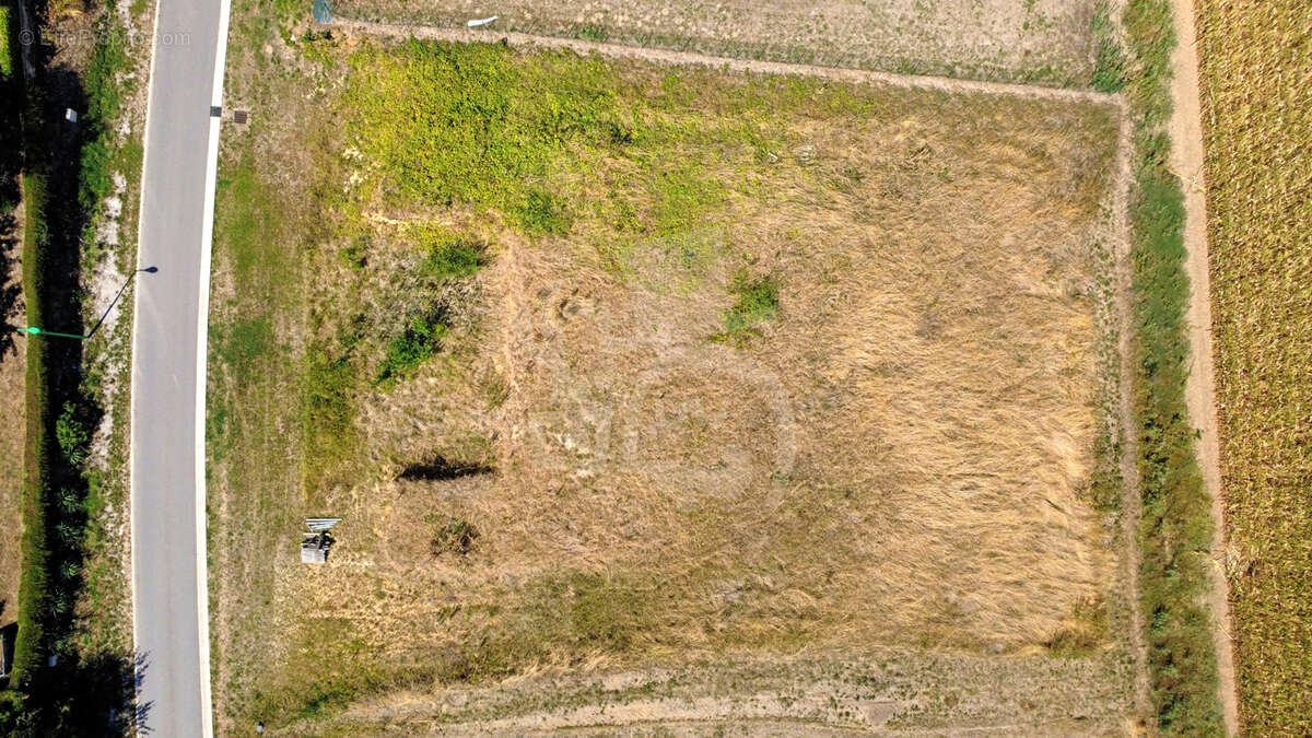 Terrain viabilisé de 1610 m2 qui n'attend plus que votre maison - photo 2