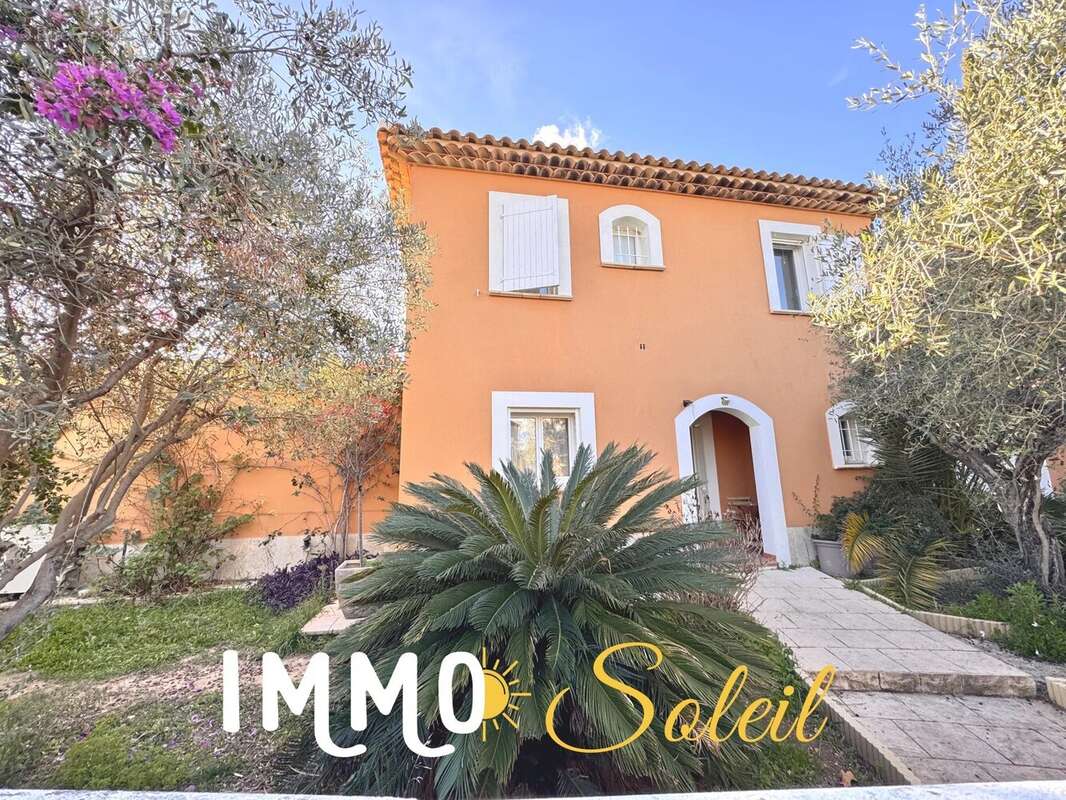 Maison à SAINT-CYR-SUR-MER