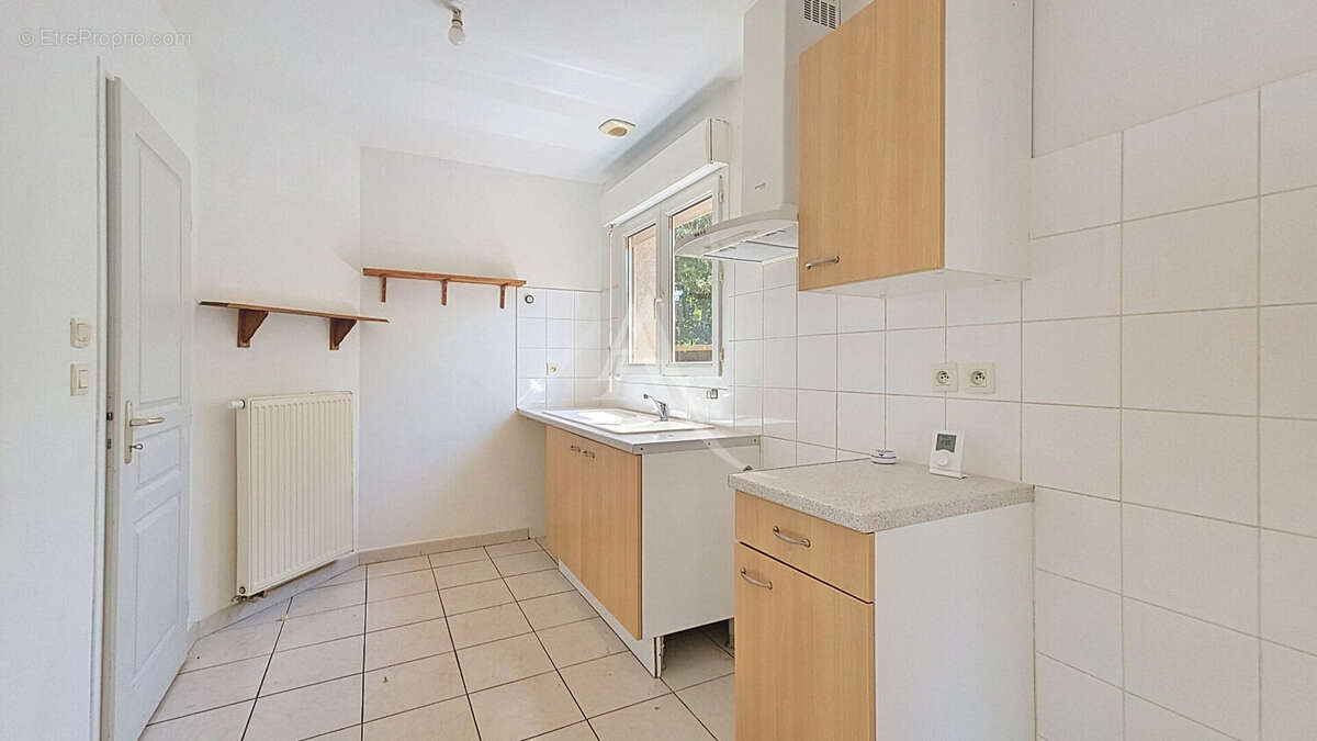 Gratentour centre , villa T3 - photo 2