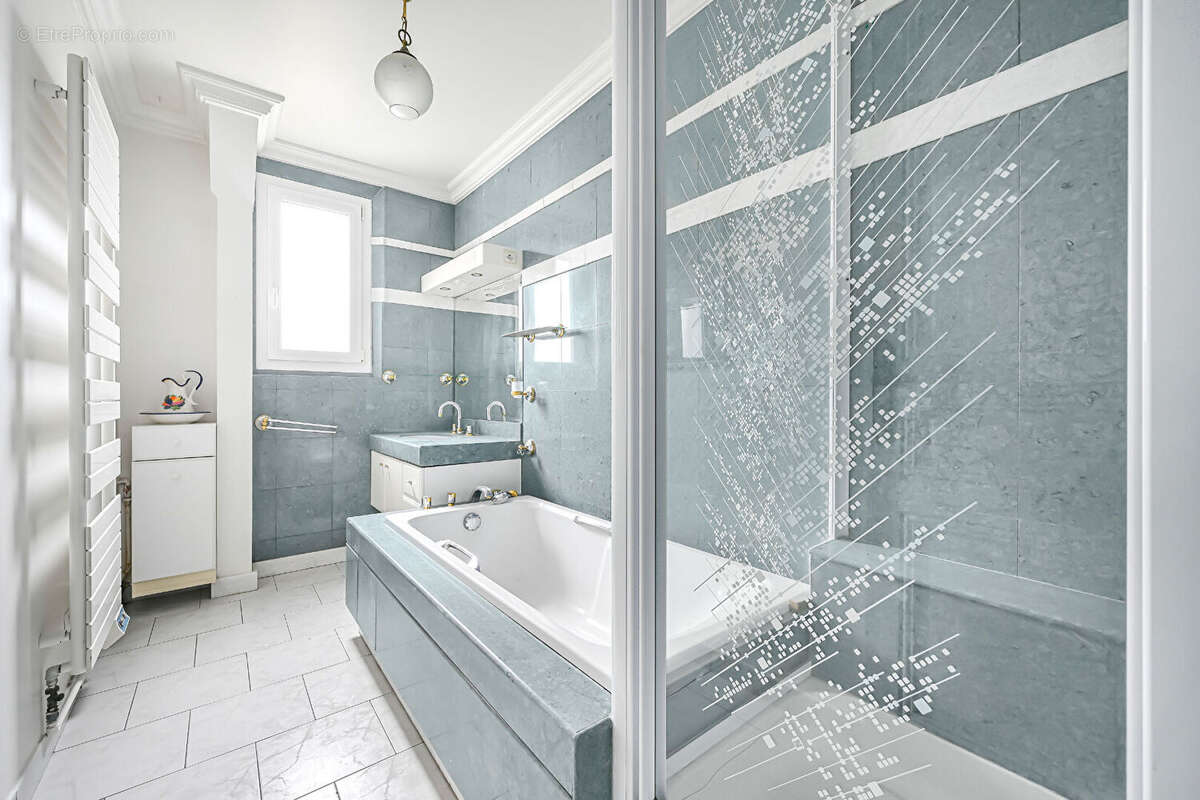 Appartement à PARIS-14E