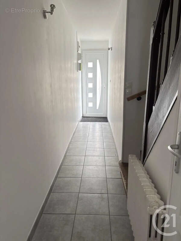 Maison 93 m² à Saint-Quentin  - photo 2