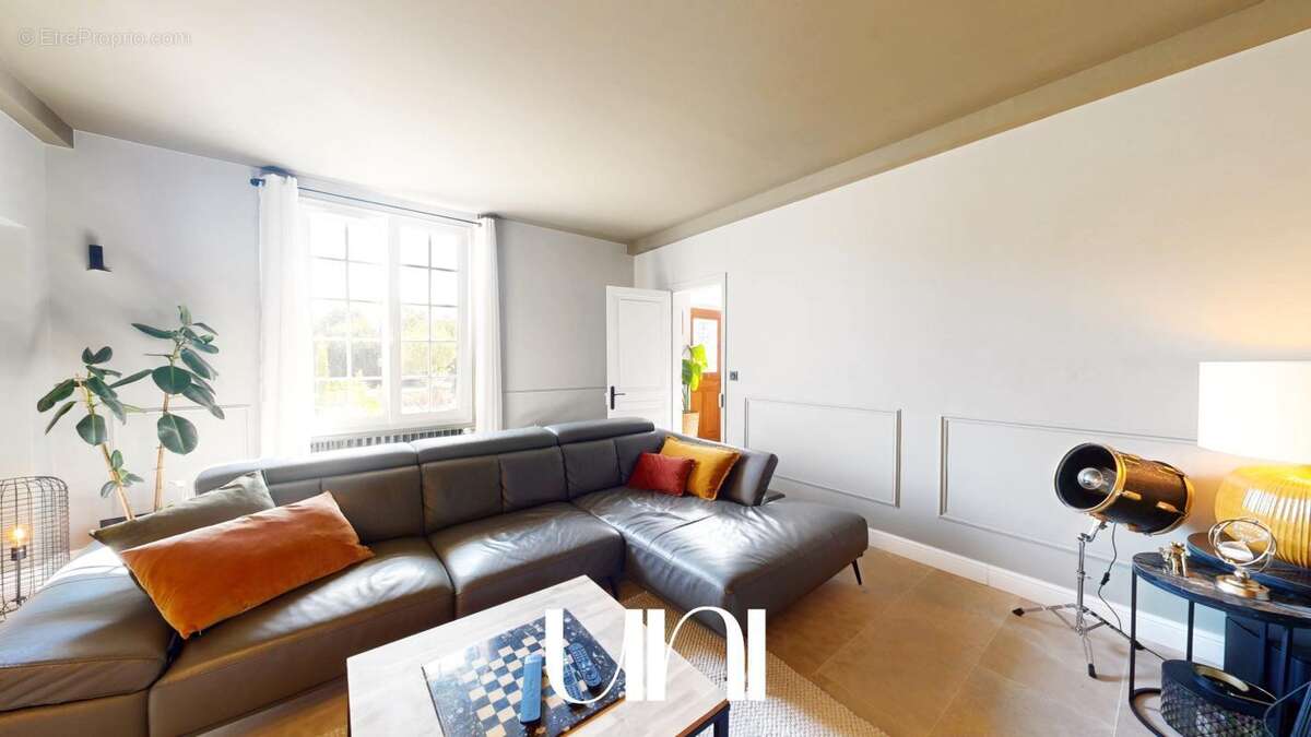 Maison 7 pièces de 230m² avec gîte indépendant - BAYEUX - photo 11