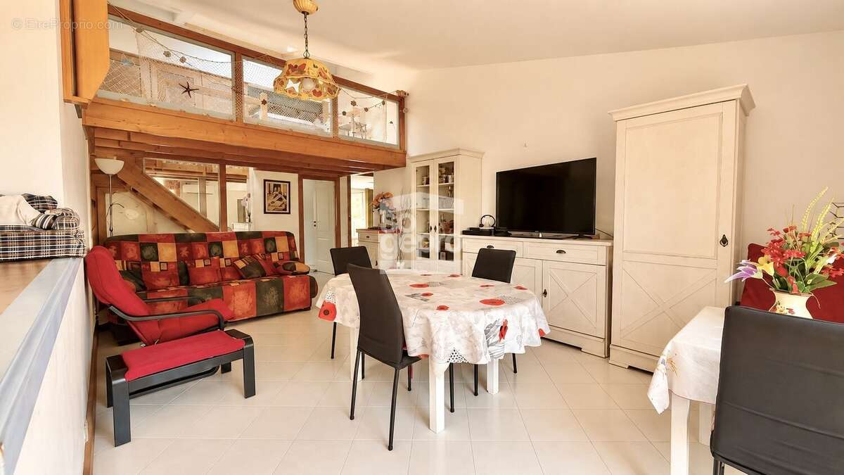 Réf : 2313 - Vente 4 Pièces Mezzanine, avec Parking secteur Les Falaises ! - photo 3
