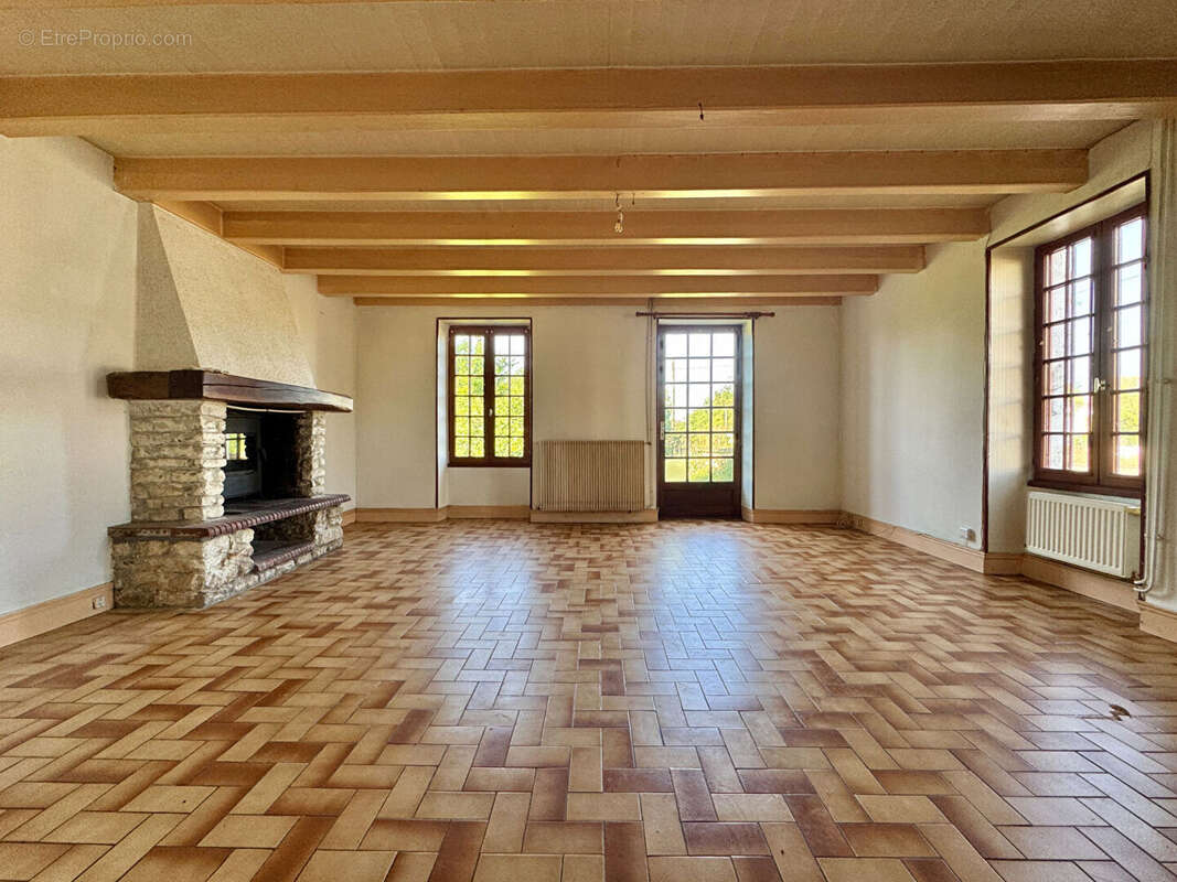 Maison à SAINT-GERMAIN-DE-MARENCENNES