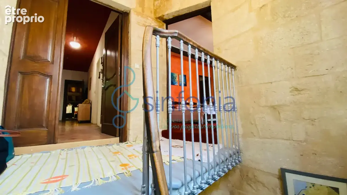 Remoulins maison de village en pierre de 280 m2  terrasses et cours idéal projet familial, gîtes ou investisse - photo 9