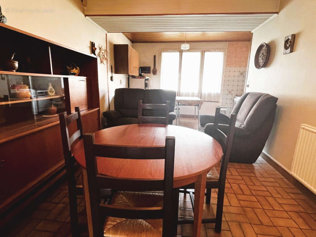 01160 PRIAY : Maison de ville au centre-village - photo 2