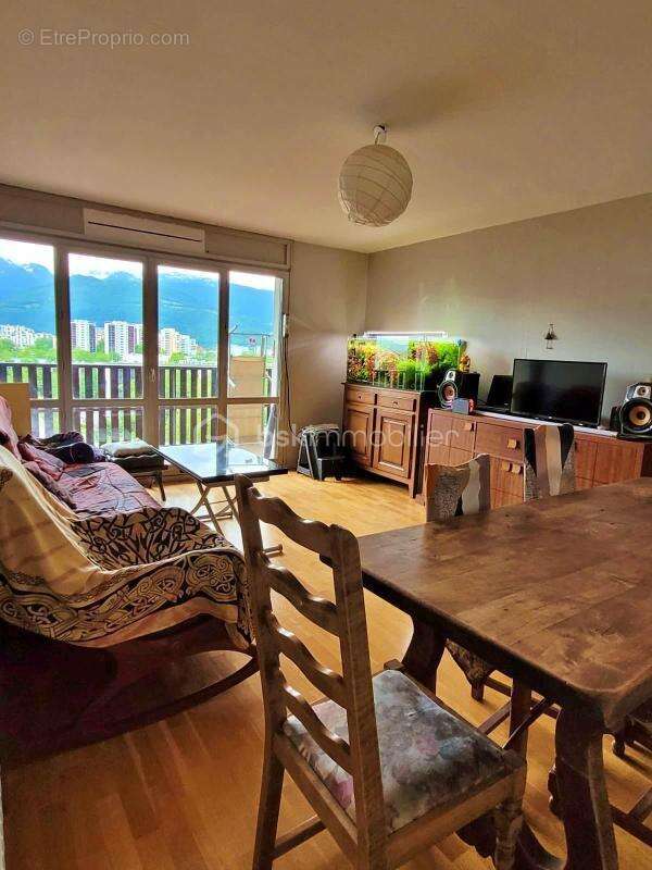 Grand T5 sur la commune de Grenoble avec balcon - photo 2