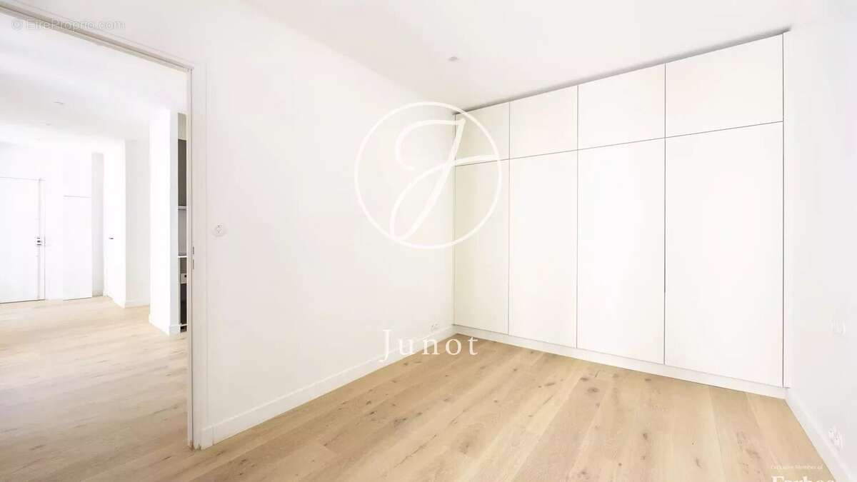 Appartement à PARIS-3E