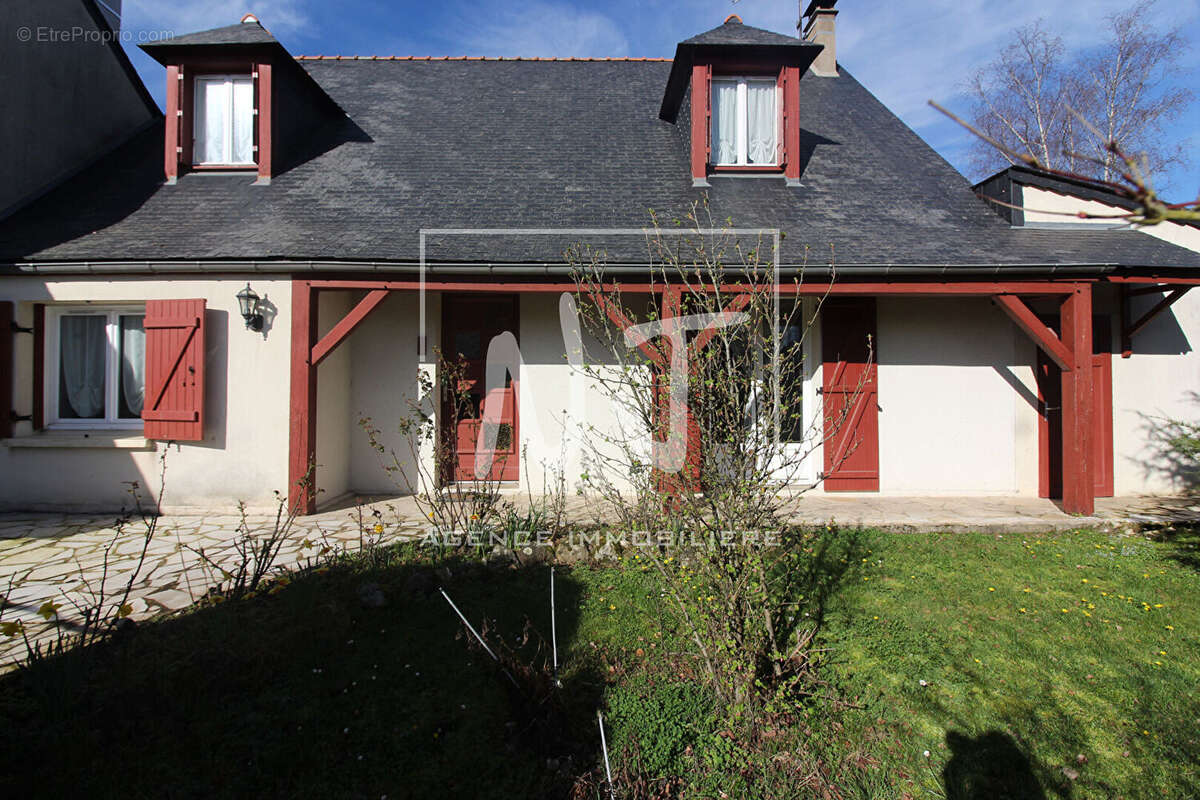 Maison à vendre à Mozé sur Louet avec jardin et garage - photo 11