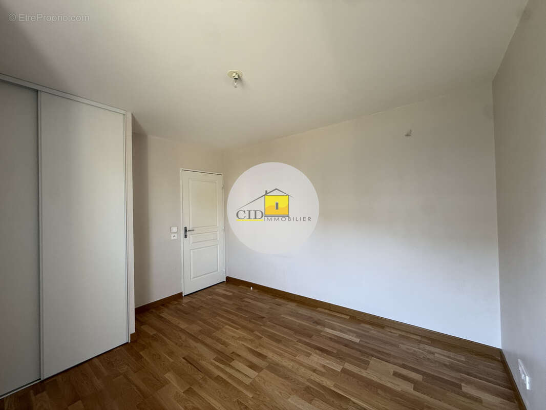 Chassieu centre - Appartement T2 - Garage - photo 6