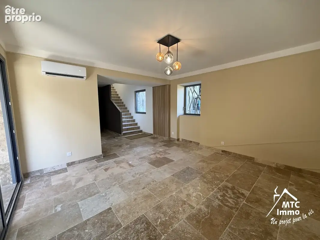 Triplex en pierre 182 m2 type maison de village haut standing 5 chambres piscine - photo 8