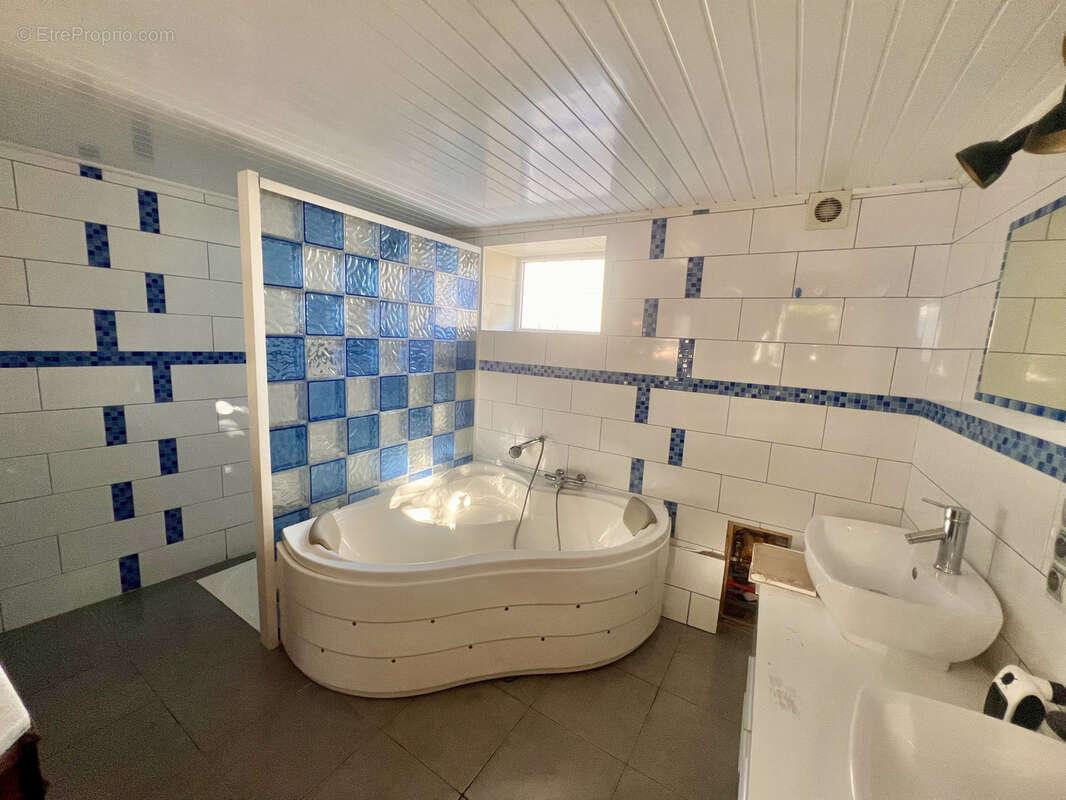 Maison à GILLY-SUR-ISERE