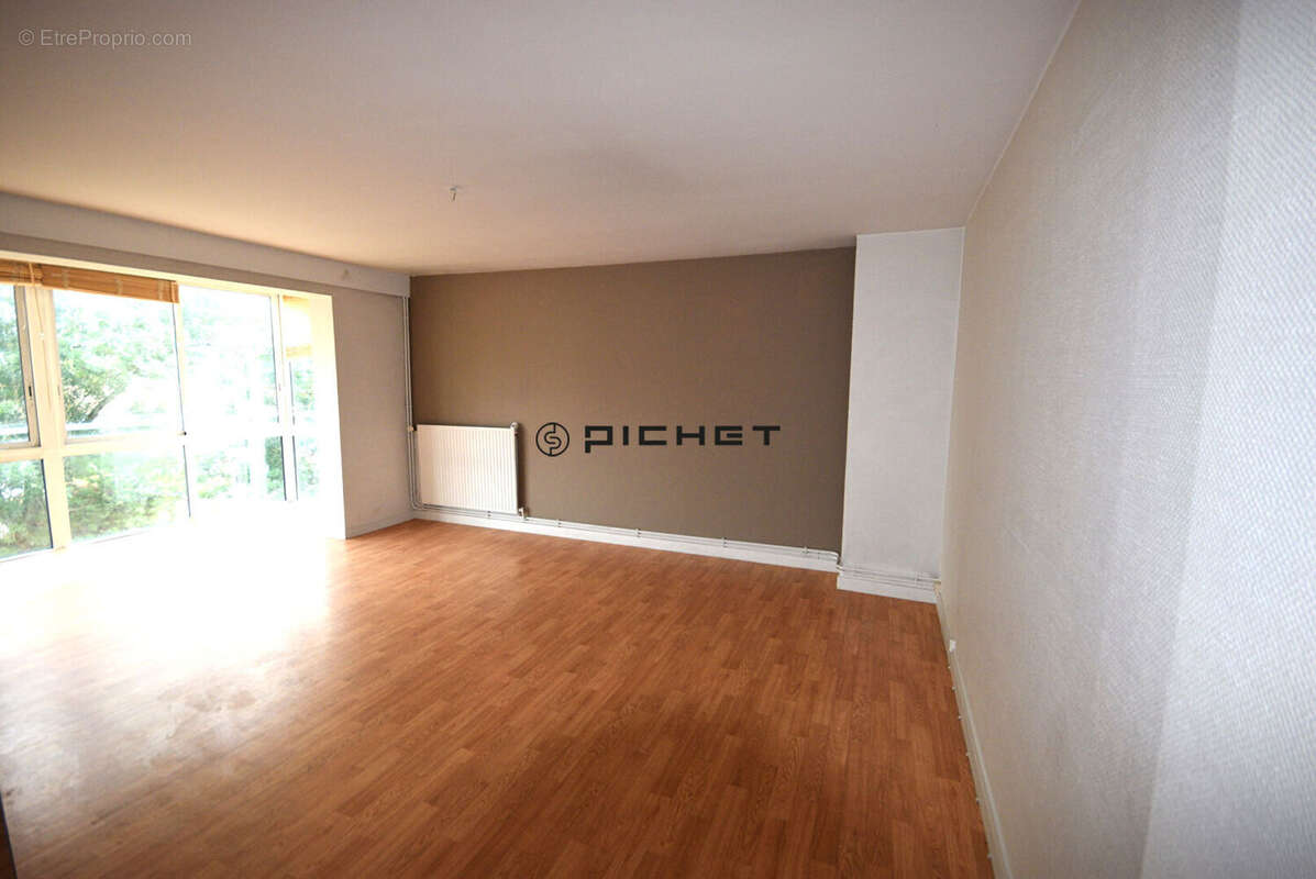 Quartier La Genette appartement T4 de 90m2 avec garage et cave. - photo 9