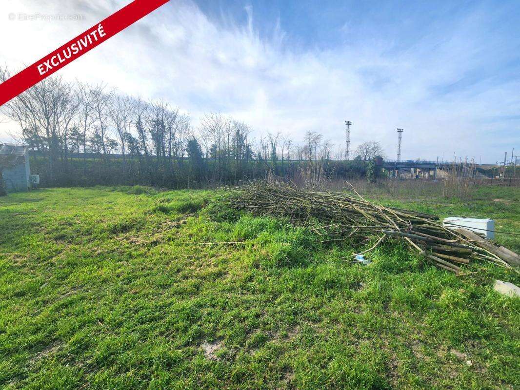 Terrain à VILLENAVE-D'ORNON