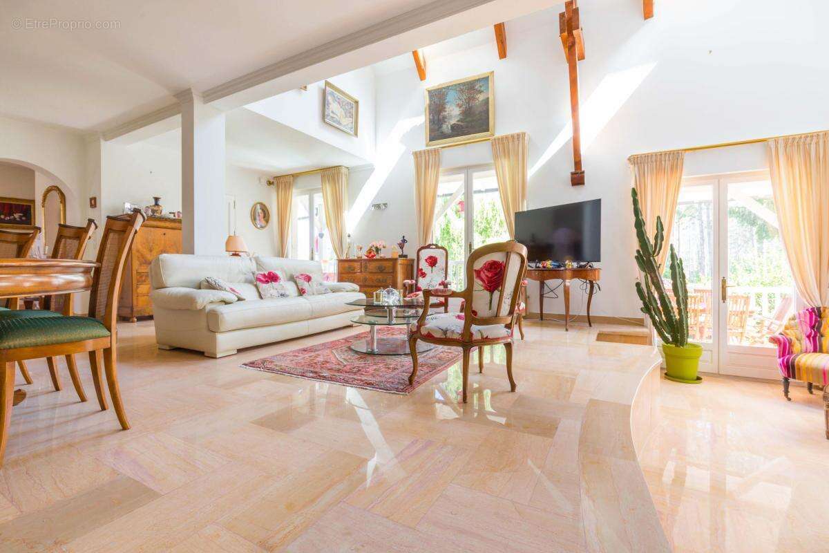 Maison à VELARS-SUR-OUCHE