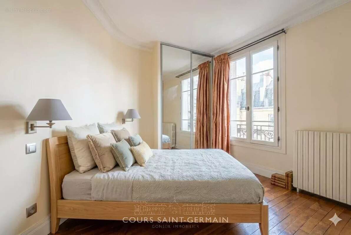 Appartement à PARIS-16E