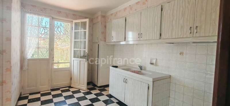 Maison à FONTVIEILLE