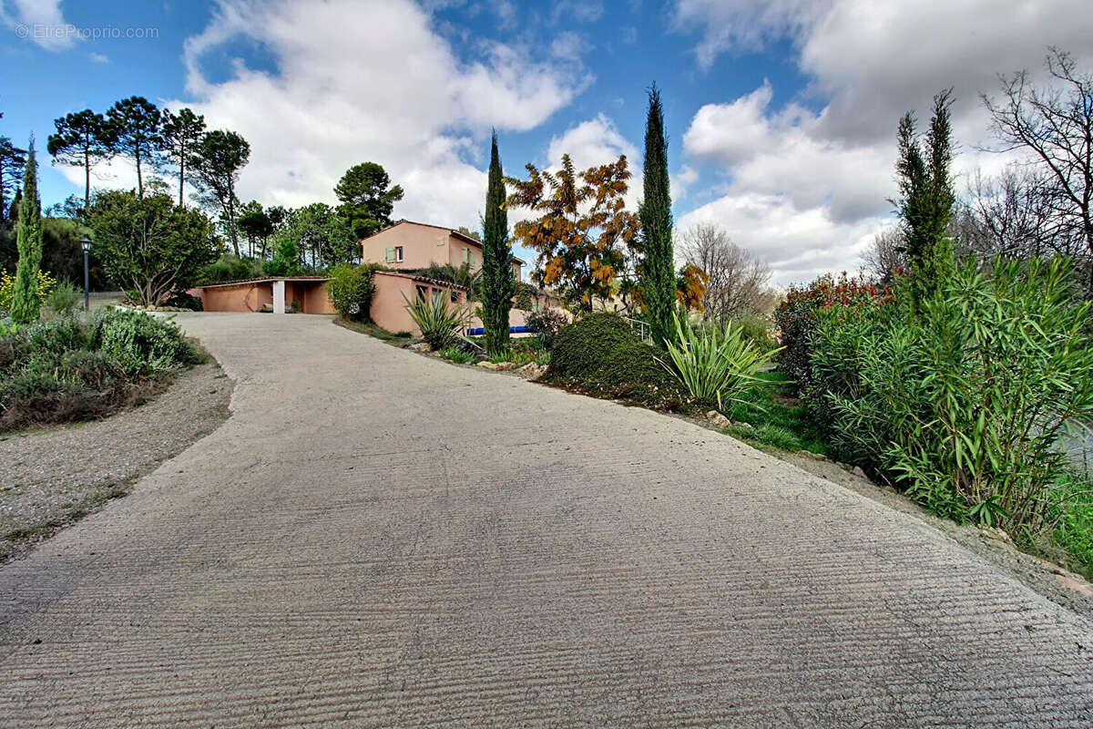 Maison à VILLECROZE