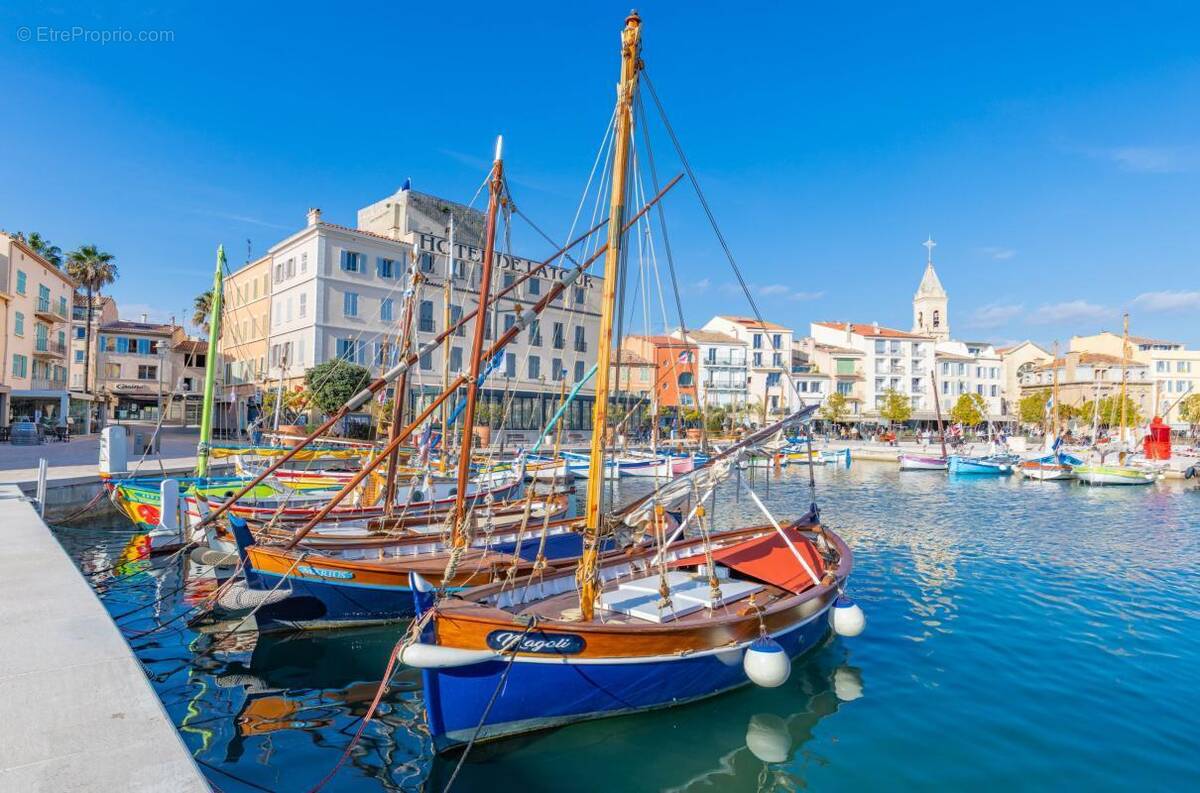 Commerce à SANARY-SUR-MER