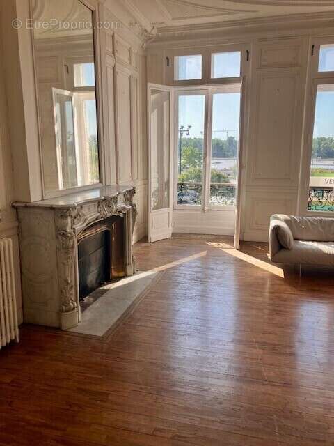 Chartrons,superbe appartement T5 avec ascenseur vue Garonne - photo 3