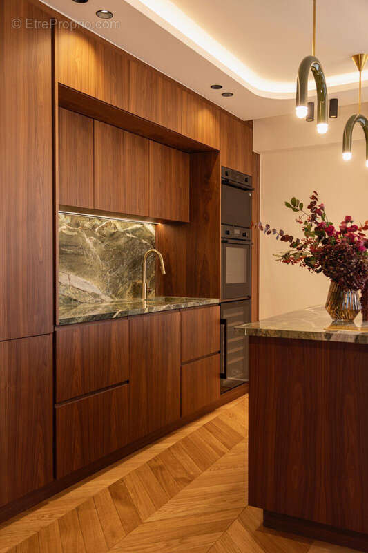 Appartement à NEUILLY-SUR-SEINE