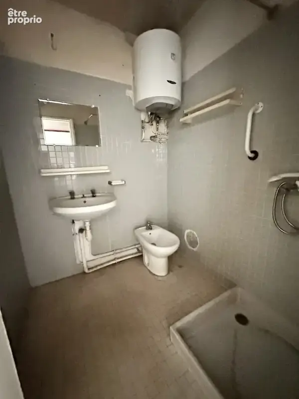 A vendre t5 duplex de 98 m2 à renover - tour anquetil 4 - les abymes - photo 10