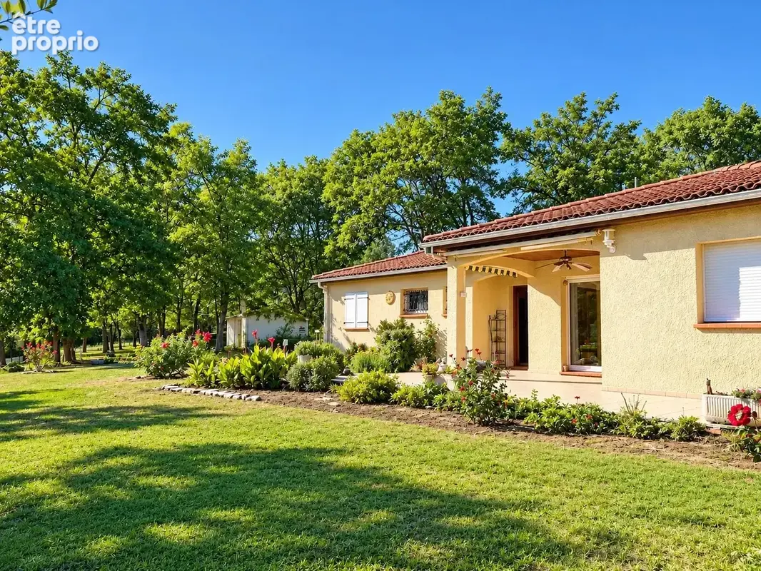 Maison à MONTBRUN-BOCAGE