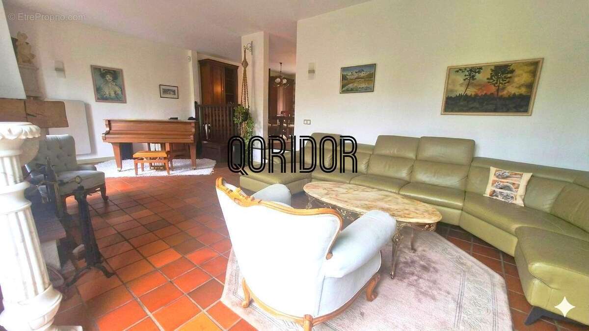 Maison à JOUY-LE-MOUTIER