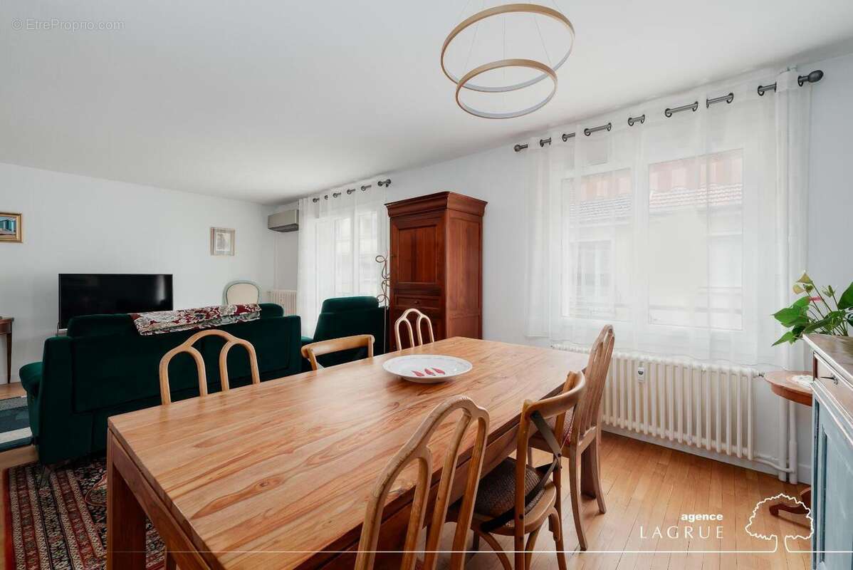   - Appartement à NEUVY