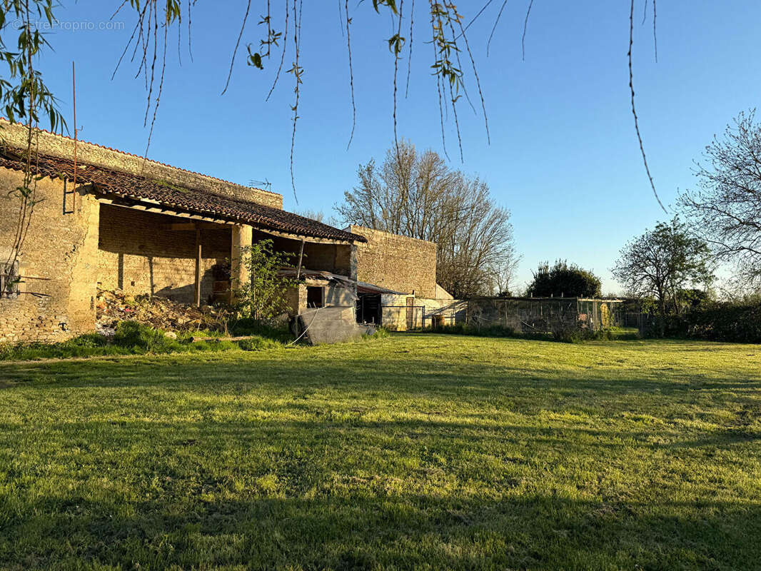 Maison à SAINT-GERMAIN-DE-MARENCENNES